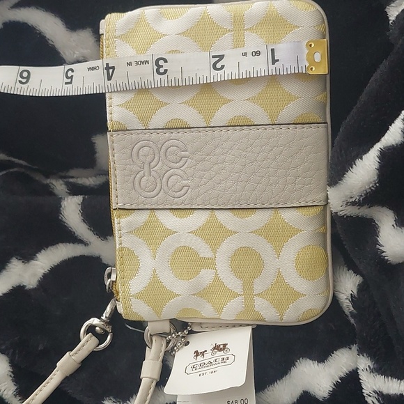 NWT Coach Wristlet - Picture 9 of 9